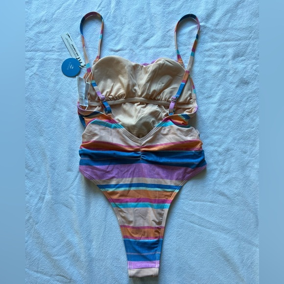 CUPSHE Summer Of Love Bandeau Belted One Piece Swimsuit - Picture 5 of 8